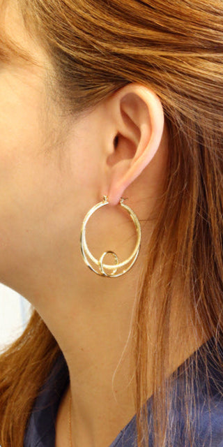 14K Gold/White Gold Dipped Pin Catch Twisted Circle Hoop Earrings