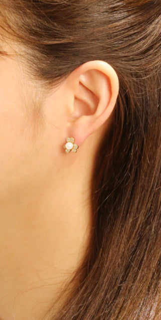 14K Gold/White Gold Dipped Clover Pinwheel Pearl Stud Earrings